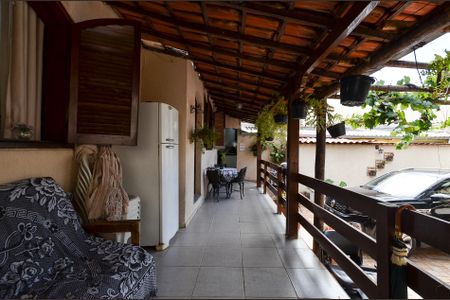 Casa para alugar com 353m², 4 quartos e 4 vagas Casa para alugar com 353m², 4 quartos e 4 vagasÁrea externa