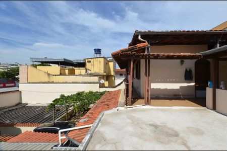 Casa para alugar com 353m², 4 quartos e 4 vagas Casa para alugar com 353m², 4 quartos e 4 vagasVaranda