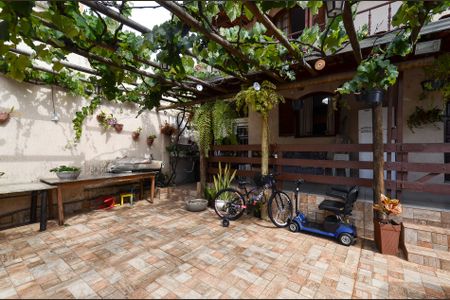 Casa para alugar com 353m², 4 quartos e 4 vagas Casa para alugar com 353m², 4 quartos e 4 vagasÁrea externa