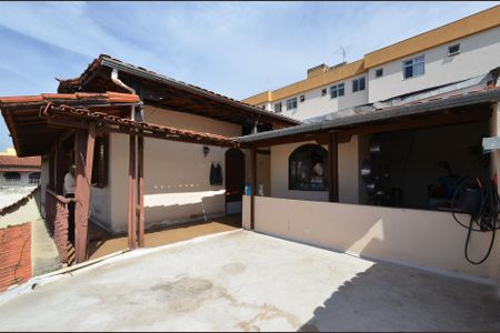 Casa para alugar com 353m², 4 quartos e 4 vagas Casa para alugar com 353m², 4 quartos e 4 vagasVaranda