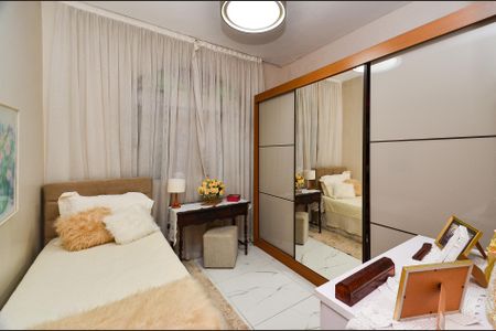 Casa para alugar com 353m², 4 quartos e 4 vagas Casa para alugar com 353m², 4 quartos e 4 vagasQuarto 1