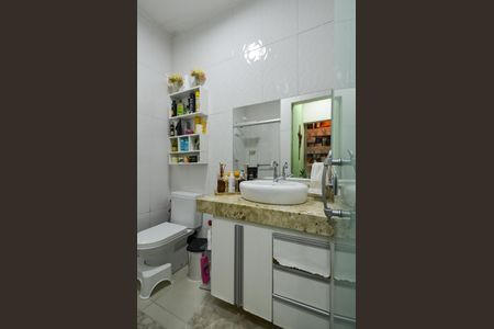 Casa para alugar com 353m², 4 quartos e 4 vagas Casa para alugar com 353m², 4 quartos e 4 vagasBanheiro Social 2