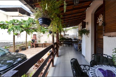 Casa para alugar com 353m², 4 quartos e 4 vagas Casa para alugar com 353m², 4 quartos e 4 vagasÁrea externa