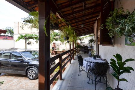 Casa para alugar com 353m², 4 quartos e 4 vagas Casa para alugar com 353m², 4 quartos e 4 vagasÁrea externa