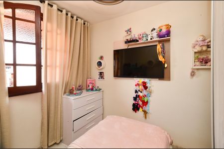 Casa para alugar com 353m², 4 quartos e 4 vagas Casa para alugar com 353m², 4 quartos e 4 vagasQuarto 2