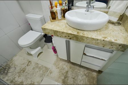 Casa para alugar com 353m², 4 quartos e 4 vagas Casa para alugar com 353m², 4 quartos e 4 vagasBanheiro Social 2
