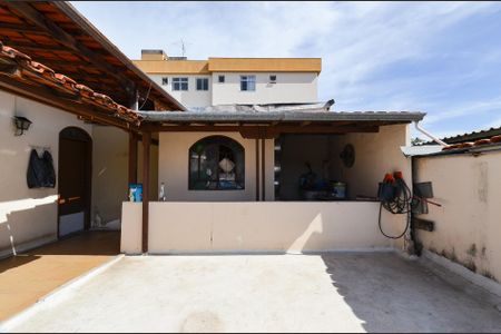 Casa para alugar com 353m², 4 quartos e 4 vagas Casa para alugar com 353m², 4 quartos e 4 vagasVaranda