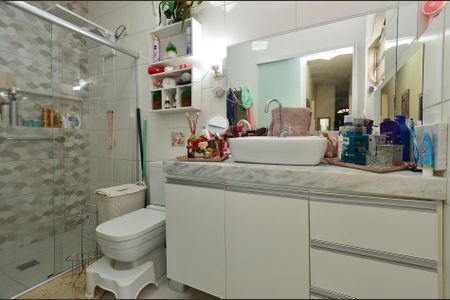 Casa para alugar com 353m², 4 quartos e 4 vagas Casa para alugar com 353m², 4 quartos e 4 vagasBanheiro Social