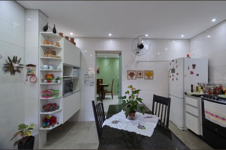 Casa para alugar com 353m², 4 quartos e 4 vagas Casa para alugar com 353m², 4 quartos e 4 vagasCozinha