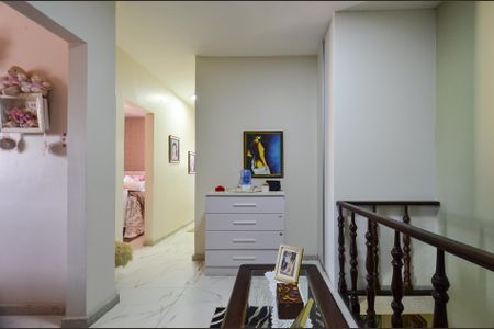 Casa para alugar com 353m², 4 quartos e 4 vagas Casa para alugar com 353m², 4 quartos e 4 vagasCorredor