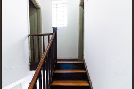 Casa de condomínio à venda com 70m², 2 quartos e 2 vagas Casa de condomínio à venda com 70m², 2 quartos e 2 vagasEscada