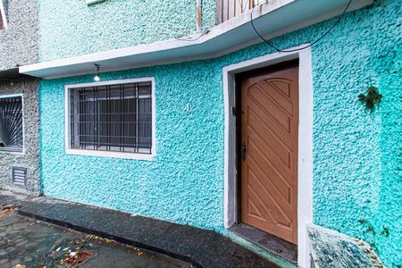 Casa de condomínio à venda com 70m², 2 quartos e 2 vagas Casa de condomínio à venda com 70m², 2 quartos e 2 vagasFachada
