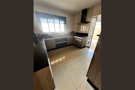 Casa de condomínio à venda com 252m², 4 quartos e 4 vagas Casa de condomínio à venda com 252m², 4 quartos e 4 vagasFoto 06