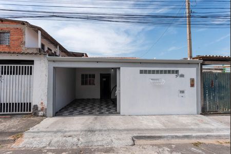 Casa à venda com 127m², 2 quartos e 2 vagas Casa à venda com 127m², 2 quartos e 2 vagasFachada