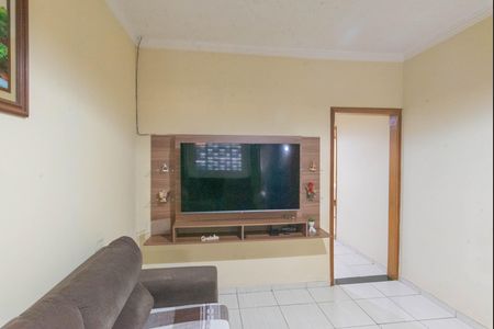Casa à venda com 127m², 2 quartos e 2 vagas Casa à venda com 127m², 2 quartos e 2 vagasSala