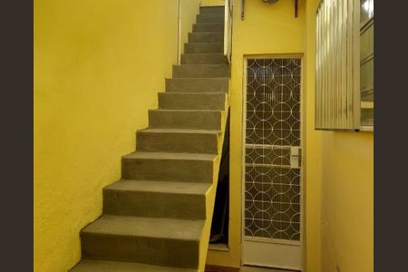 Casa para alugar com 241m², 3 quartos e 3 vagas Casa para alugar com 241m², 3 quartos e 3 vagasEscada