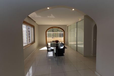 Apartamento à venda com 561m², 5 quartos e 2 vagas Apartamento à venda com 561m², 5 quartos e 2 vagasSala 2