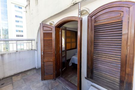 Apartamento à venda com 561m², 5 quartos e 2 vagas Apartamento à venda com 561m², 5 quartos e 2 vagasVaranda da Suíte 1