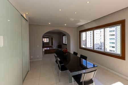 Apartamento à venda com 561m², 5 quartos e 2 vagas Apartamento à venda com 561m², 5 quartos e 2 vagasSala 2