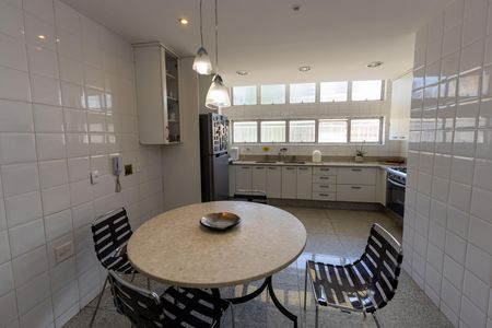 Apartamento à venda com 561m², 5 quartos e 2 vagas Apartamento à venda com 561m², 5 quartos e 2 vagasCozinha