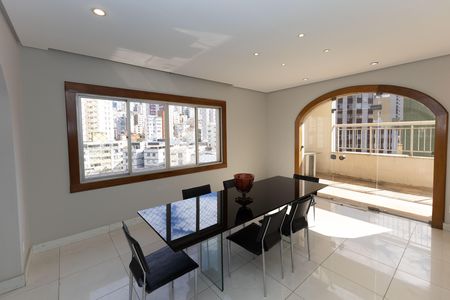 Apartamento à venda com 561m², 5 quartos e 2 vagas Apartamento à venda com 561m², 5 quartos e 2 vagasSala 2
