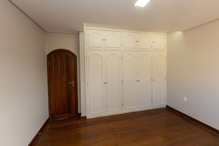 Apartamento à venda com 561m², 5 quartos e 2 vagas Apartamento à venda com 561m², 5 quartos e 2 vagasQuarto 4