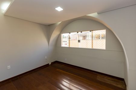 Apartamento à venda com 561m², 5 quartos e 2 vagas Apartamento à venda com 561m², 5 quartos e 2 vagasQuarto 4