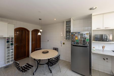 Apartamento à venda com 561m², 5 quartos e 2 vagas Apartamento à venda com 561m², 5 quartos e 2 vagasCozinha