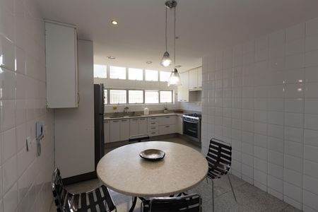 Cozinha de apartamento à venda com 5 quartos, 561m² em Santo Antônio, Belo Horizonte