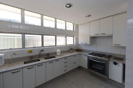Apartamento à venda com 561m², 5 quartos e 2 vagas Apartamento à venda com 561m², 5 quartos e 2 vagasCozinha