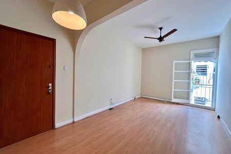 Sala  de apartamento para alugar com 2 quartos, 86m² em Copacabana, Rio de Janeiro
