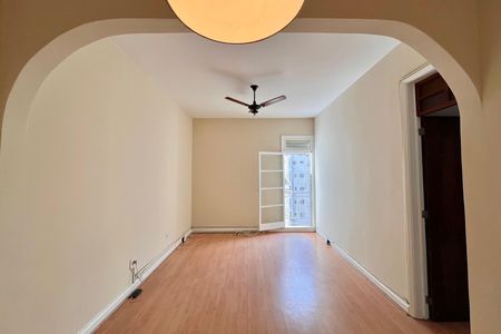 Sala  de apartamento para alugar com 2 quartos, 86m² em Copacabana, Rio de Janeiro