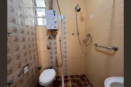 Apartamento para alugar com 86m², 2 quartos e sem vaga Apartamento para alugar com 86m², 2 quartos e sem vagaBanheiro social