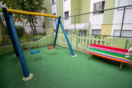 Apartamento à venda com 48m², 2 quartos e 1 vaga Apartamento à venda com 48m², 2 quartos e 1 vagaÁrea comum - Playground