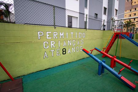 Apartamento à venda com 48m², 2 quartos e 1 vaga Apartamento à venda com 48m², 2 quartos e 1 vagaÁrea comum - Playground