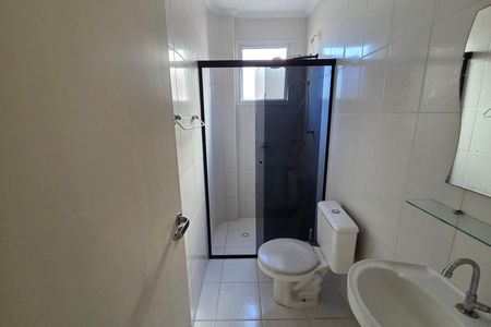 Banheiro de apartamento para alugar com 2 quartos, 75m² em Canto do Forte, Praia Grande