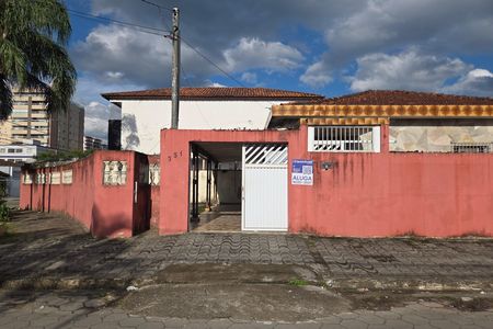 Casa para alugar com 249m², 3 quartos e 5 vagas Casa para alugar com 249m², 3 quartos e 5 vagasFachada