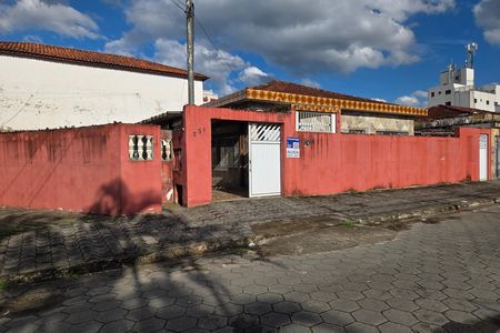 Casa para alugar com 249m², 3 quartos e 5 vagas Casa para alugar com 249m², 3 quartos e 5 vagasFachada