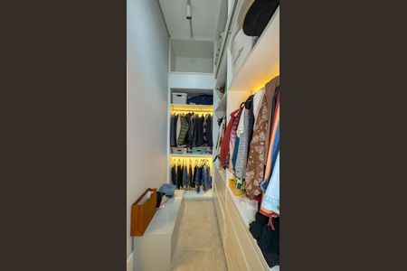 Apartamento à venda com 420m², 4 quartos e 5 vagas Apartamento à venda com 420m², 4 quartos e 5 vagasCloset da suíte