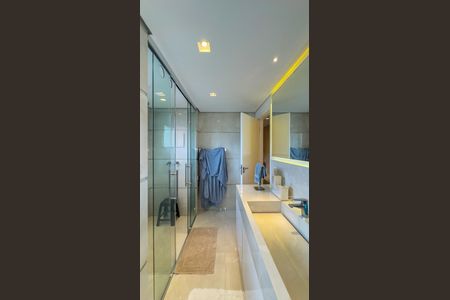 Apartamento à venda com 420m², 4 quartos e 5 vagas Apartamento à venda com 420m², 4 quartos e 5 vagasBanheiro da Suíte 1