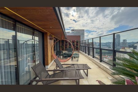 Apartamento à venda com 420m², 4 quartos e 5 vagas Apartamento à venda com 420m², 4 quartos e 5 vagasSacada