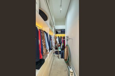 Apartamento à venda com 420m², 4 quartos e 5 vagas Apartamento à venda com 420m², 4 quartos e 5 vagasCloset da suíte