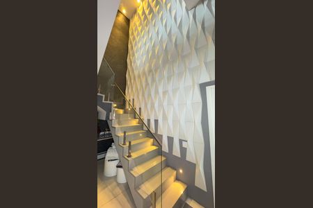 Apartamento à venda com 420m², 4 quartos e 5 vagas Apartamento à venda com 420m², 4 quartos e 5 vagasEscada