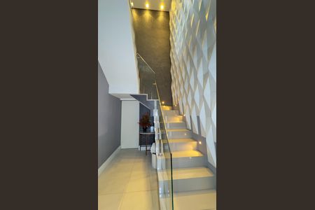 Apartamento à venda com 420m², 4 quartos e 5 vagas Apartamento à venda com 420m², 4 quartos e 5 vagasEscada