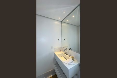 Apartamento à venda com 420m², 4 quartos e 5 vagas Apartamento à venda com 420m², 4 quartos e 5 vagasBanheiro da Suíte 2