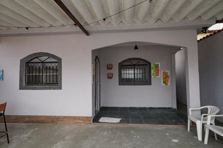Casa à venda com 55m², 2 quartos e 1 vaga Casa à venda com 55m², 2 quartos e 1 vagaQuintal / Garagem