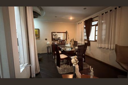 Casa à venda com 250m², 5 quartos e 2 vagas