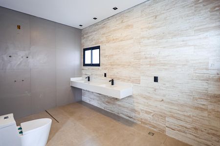 Casa de condomínio para alugar com 390m², 5 quartos e 10 vagas Casa de condomínio para alugar com 390m², 5 quartos e 10 vagasBanheiro da Suíte 4