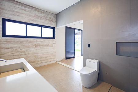 Casa de condomínio para alugar com 390m², 5 quartos e 10 vagas Casa de condomínio para alugar com 390m², 5 quartos e 10 vagasBanheiro da Suíte 4