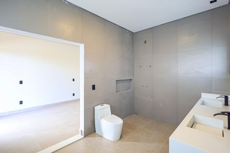 Casa de condomínio para alugar com 390m², 5 quartos e 10 vagas Casa de condomínio para alugar com 390m², 5 quartos e 10 vagasBanheiro da Suíte 4